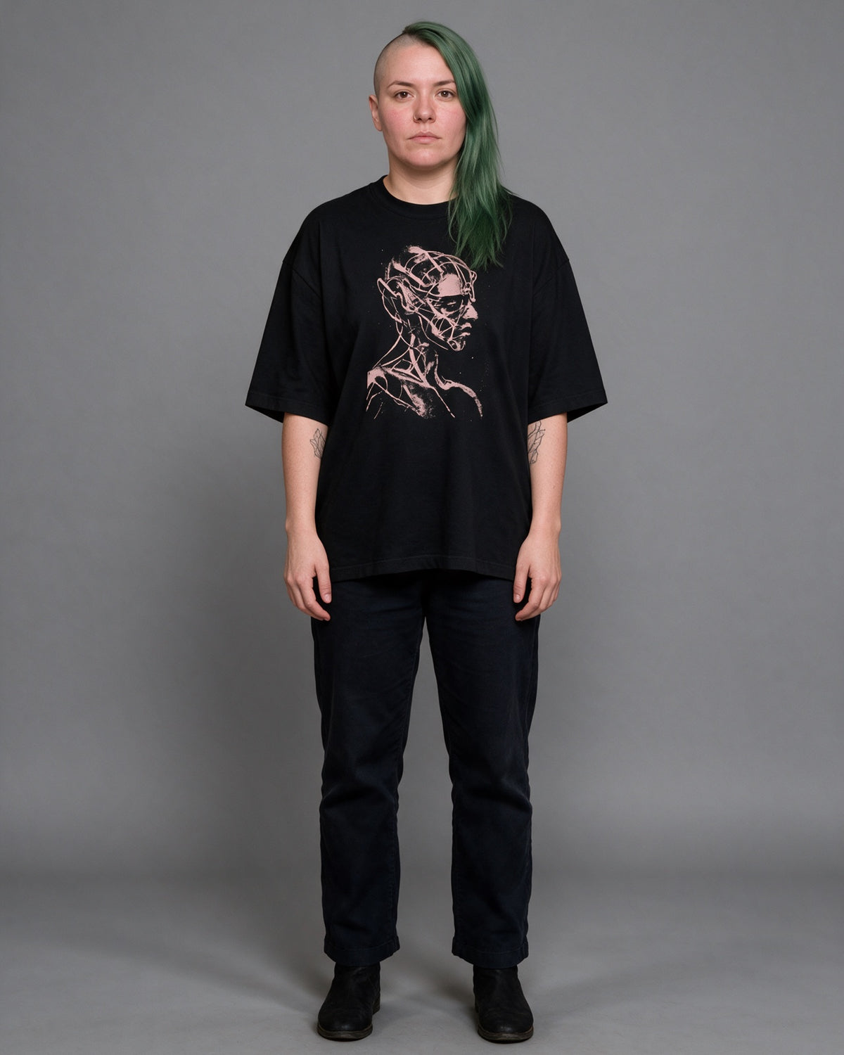 接ぎ木された身体 — ドロップショルダー・オーバーサイズTシャツ