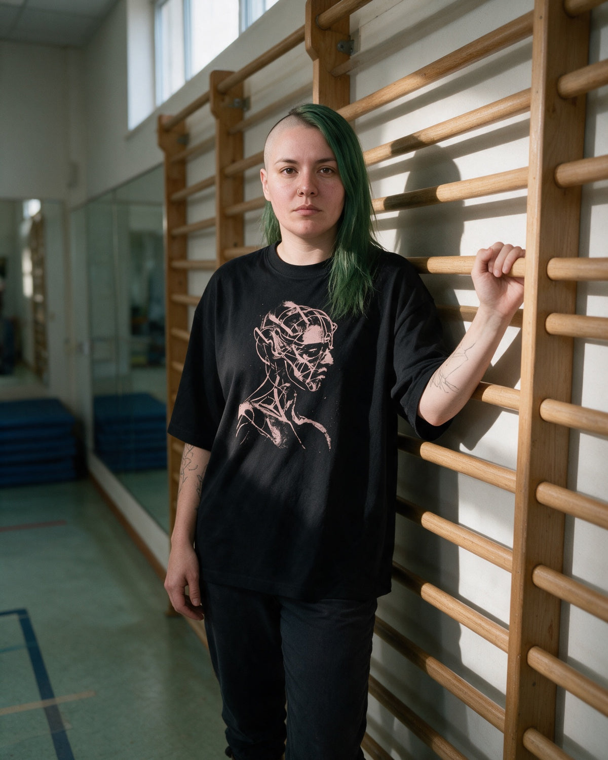 接ぎ木された身体 — ドロップショルダー・オーバーサイズTシャツ